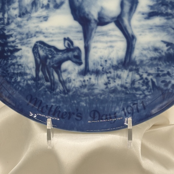 Mothers Day 1971 Plate. ROYALE Blue Winter China. - Picture 2 of 4